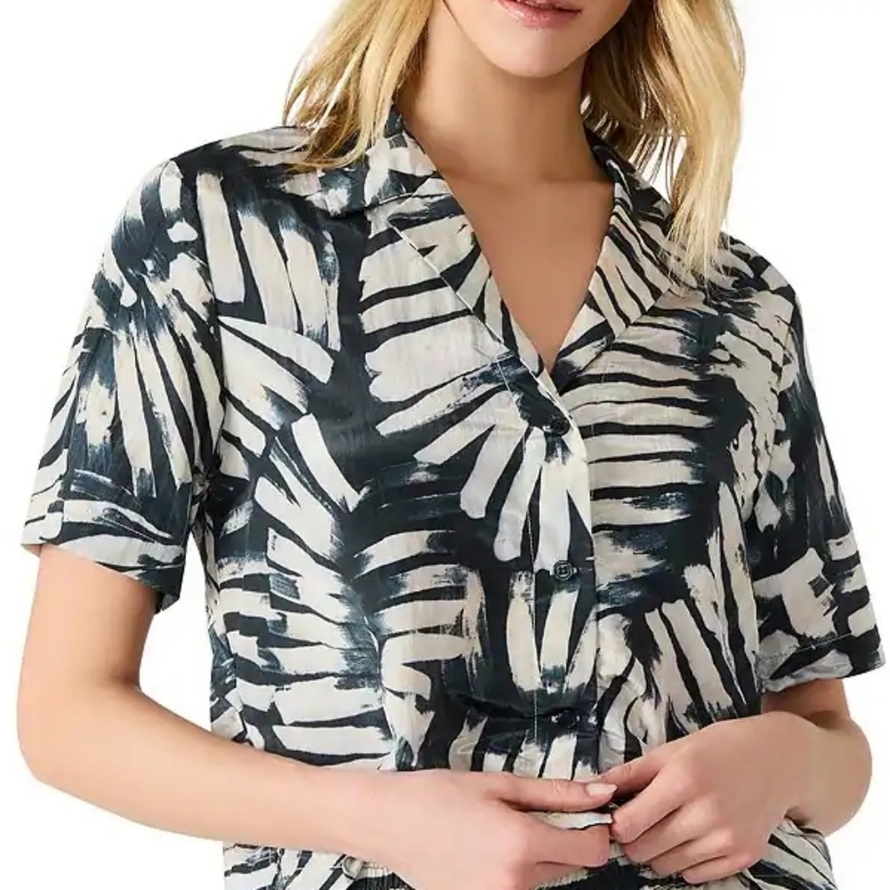 NWT-Steve Madden Women's Sandra Printed Button-Front Shirt Black & White (Large)